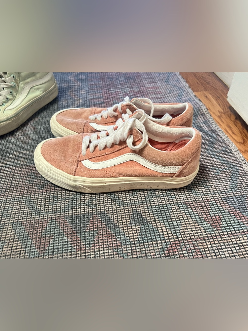 Vans Old Skool Suede Sneakers in Blush Pink & White Women’s size 5.5 (men’s 4)
